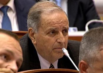 “Po shtrembërohet historia e Greqisë”! Deputeti i “listës Basha” ankohet te mediat greke dhe ‘trondit’ me atë çfarë thotë: Rama po dëbon grekët (vllehët pa kombësi)  nga Himara për të sjellë 30 mijë turq