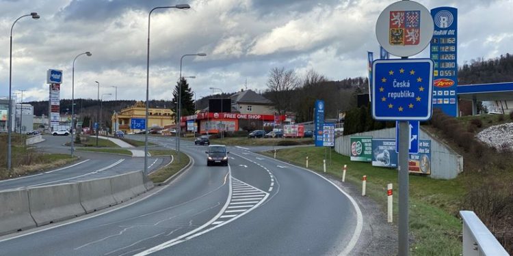 Edhe Austria bllokon kufijtë me Shqipërinë, Gjermania lejon kalimet vetëm për Malin e Zi, Rama e cilëson politik vendimin për Ballkanin