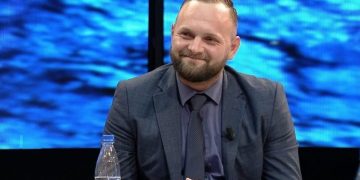 “Ishit më ngrohtë në kraharorin e PS”! “Lulari” Gjekmarkaj akuzon deputetët e opozitës së re, Halit Valteri e sfidon