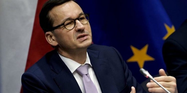 Kryeministri polak qetëson mbarë opinionin publik: Covid-19, sëmundje “si çdo tjetër”, ne vetëm po presim …