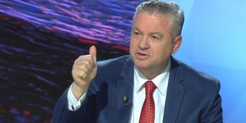 “Rama e Basha çuan shkuesi për fejesën e prishur”! Murrizi zbulon prapaskenat për ‘Zgjedhoren’ dhe tregon me kë ka në plan të bëjë koalicion