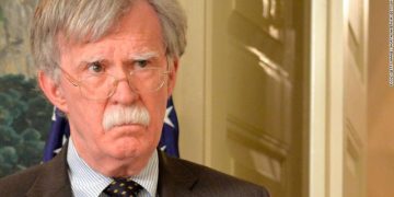 Deklarata ‘bombë’ e ish-këshilltarit të Trump: Shkëmbimin e territoreve mes Kosovës e Serbisë e kërkuan këta dy politikanë