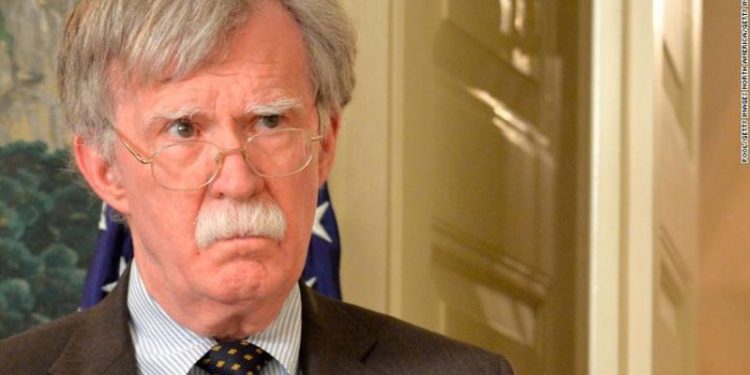 Deklarata ‘bombë’ e ish-këshilltarit të Trump: Shkëmbimin e territoreve mes Kosovës e Serbisë e kërkuan këta dy politikanë