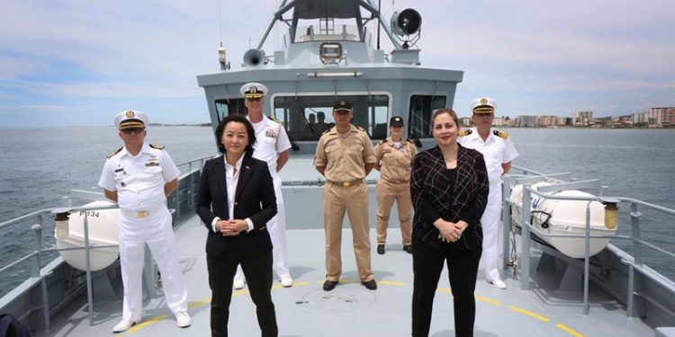 Yuri Kim lundron në gjirin e Vlorës bashkë me ministren Xhaçka, Ambasada Amerikane jep mesazhin e fuqishëm