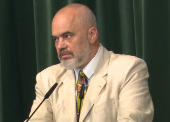 Kryeministri Rama ‘thumbon’ hapur opozitën: Pretendojnë që do iu japin shqiptarëve të hanë me lugë flori!