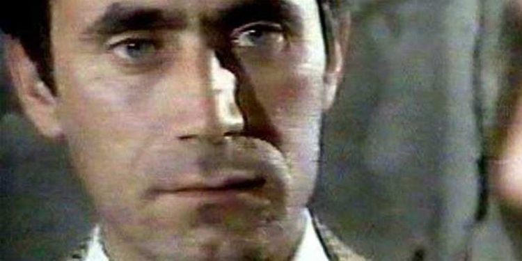 Mesazhi që po qarkullon me shpejtësi: Na mbive në sy o Tirkë, ta gëzosh pensionin artist i madh… as sa çereku i dietës për naftën e një deputeti! Mos u mërzit!