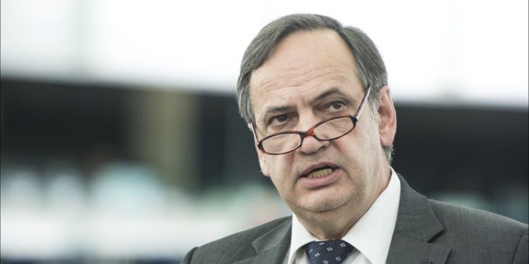 Detyra e tij si këshilltar i Ruçit u shoqërua me polemika, Fleckentein përgjigjet për akuzat: Disa politikanë nuk janë të kënaqur, por do t’i bind!