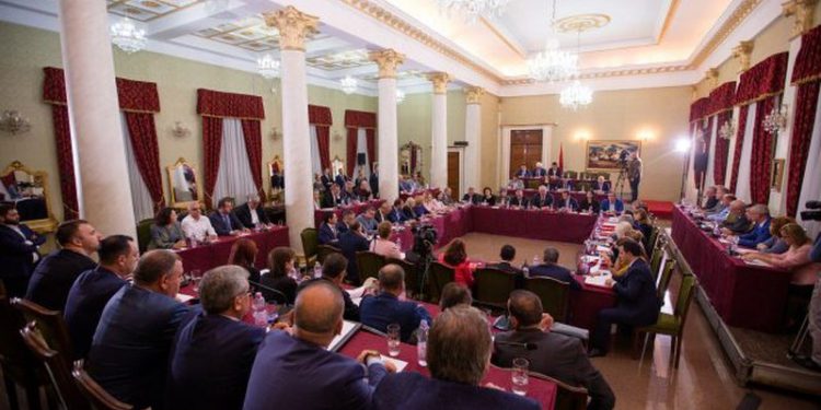 PS e lëkundur për shkarkimin e Metës para zgjedhjeve: Pritet të shkohet te ndryshimet ligjore Sot mblidhet Komisioni Hetimor