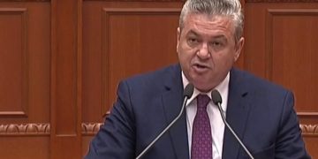 Murrizi: Rama bën teatër me Bashën, 5 qershori si letër dashurie..ta fusësh në kornizë, ta mbash në zyrë