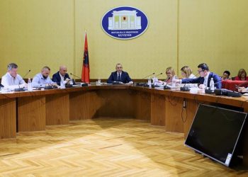 Rama shpëton Metën nga b.ur.gu! Presidenti i bllokut 700 mijë euro mposht keq mazhorancën: Pazare për Gjykatën Kushtetuese dhe të Lartë, ja pakti!