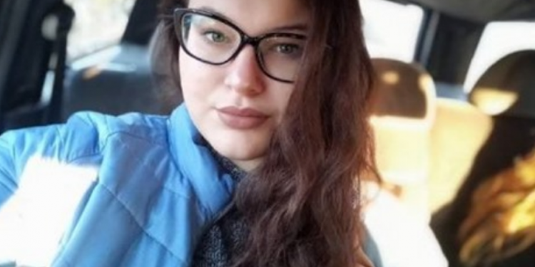 Mjekët thanë se 21 vjeçarja vdiq nga Covid-19… E motra e saj bën kthesën e madhe të ngjarjes