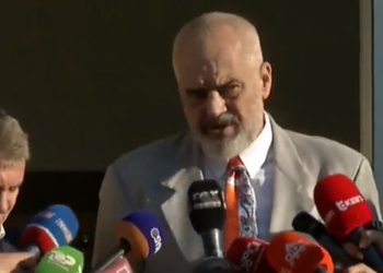 Rama zbulon detaje pas takimit në KP: Erdhëm sot për të shprehur vullnetin për çdo gjë të paqartë që kërkon sqarim për ndryshimet kushtetuese! PD dhe aleatët u arratisën në drejtim të paditur