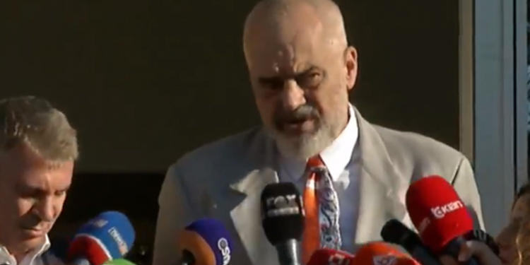 Rama zbulon detaje pas takimit në KP: Erdhëm sot për të shprehur vullnetin për çdo gjë të paqartë që kërkon sqarim për ndryshimet kushtetuese! PD dhe aleatët u arratisën në drejtim të paditur