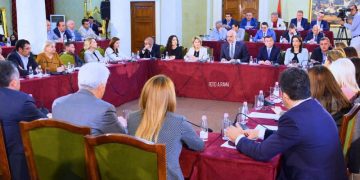 Shpërthejnë debatet në grupin e PS për shkarkimin e Metës: Socialistët irritohen me tërheqjen përballë presidentit, e cilësojnë tallje me elektoratin