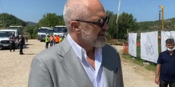 “Po vijon puna”, Rama viziton kantierin e rindërtimit në Bubq dhe jep lajmin e mirë