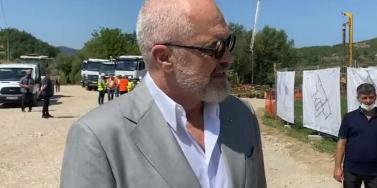 “Po vijon puna”, Rama viziton kantierin e rindërtimit në Bubq dhe jep lajmin e mirë