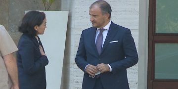 Yuri Kim dhe Luigi Soreca në zyrën e Ramës/ Përfundon takimi mes tyre