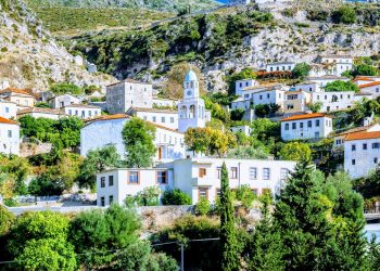 Kryeministri:Ky është fshati shqiptar që ia bën me sy jugut të Francës! (Video)