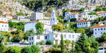 Kryeministri:Ky është fshati shqiptar që ia bën me sy jugut të Francës! (Video)