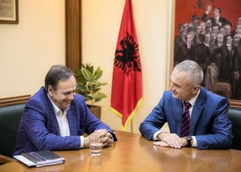 Fleckenstein i përgjigjet opozitës: S’mund të më blesh mua, akuzat nga njerëz aspak seriozë