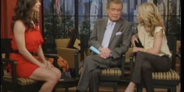 “Shqiptar përgjithmonë” bërtiti në mes të emisionit! Ndërron jetë në moshën 88-vjeçare, Regis Philbin ikona arbëreshe e televizionit amerikan (Video)