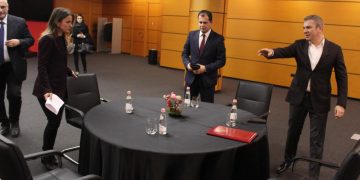 Asnjë dakordësi në Këshillin Politik! 5 orë debate mes opozitës e mazhorancës, pa rezultat