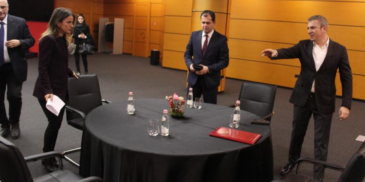 Asnjë dakordësi në Këshillin Politik! 5 orë debate mes opozitës e mazhorancës, pa rezultat