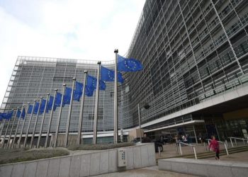 Ndërkombëtarët rrisin presionet ndaj SPAK, KE: Deri më tani zyrtarët e k.orruptuar ja kanë hedhur paq, situata duhet të ndryshojë