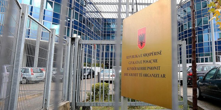 SPAK e nis luftën me korrupsionin pas “shuplakës” nga BE për letargji në kryerjen e detyrës ndaj zyrtarëve të lartë