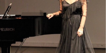 Këngëtarja e njohur shqiptare rezulton pozitive me COVID-19, reagon e revoltuar: “Për shkak të papërgjegjshmërisë së disa personave”