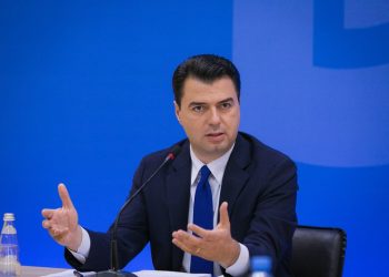 Basha hap thesin e mashtrimeve: Do ul taksat deri në 0.5% për biznesin e vogël, do heq taksën e Rrugës së Kombit