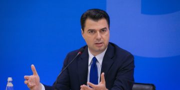 Basha hap thesin e mashtrimeve: Do ul taksat deri në 0.5% për biznesin e vogël, do heq taksën e Rrugës së Kombit