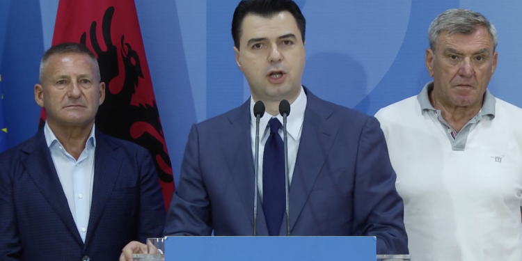 Basha dhe opozita rrugës nis zyrtarisht pushimet: Rama autokrati i tmerruar nga ndëshkimi që e pret