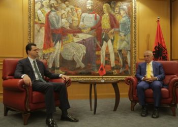 PS tallet me Presidentin e dekoratave: Meta mund t’ia lërë vendin kryetarit të PD-së se e bënë