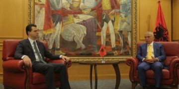 PS tallet me Presidentin e dekoratave: Meta mund t’ia lërë vendin kryetarit të PD-së se e bënë