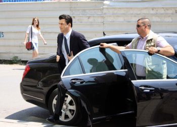 Pse Lulzim Basha përdor Benzin e Artan Santos (dhe disa fakte për Zenin, Jamarbërin e Monikën)