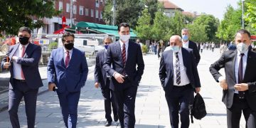 “Rikthim” në vendin e k.rimit?! Pse Basha s’vizitoi Krushën ku u m.asakruan nga serbët 240 shqiptarë?