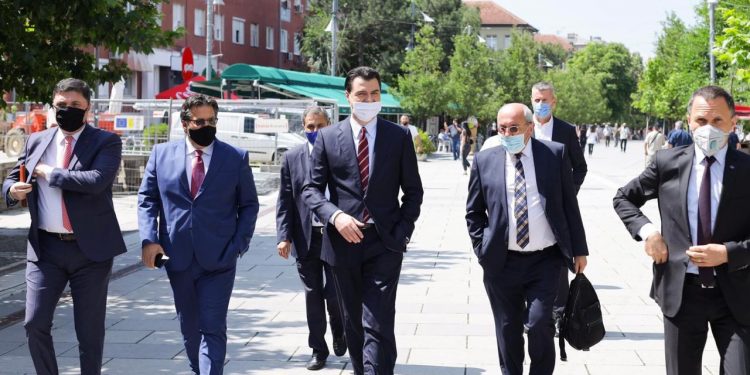 “Rikthim” në vendin e k.rimit?! Pse Basha s’vizitoi Krushën ku u m.asakruan nga serbët 240 shqiptarë?