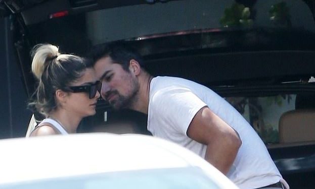 “DailyMail” publikon disa foto të këngëtares shqiptare Bebe Rexha me nje mashkull misterioz/ Bebe: “Meshkujt kanë frikë nga unë”