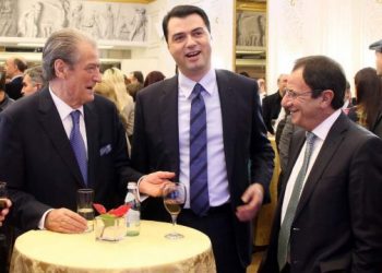 Lulzim Bashës nuk ka kush t’i trokas në derë