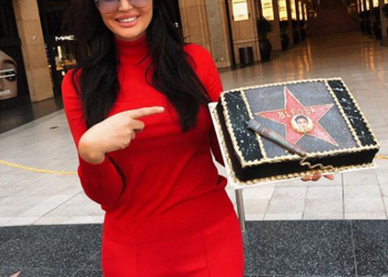 Bleona mburret dhe pranoi me krenari se ka fjetur me Van Damme Ja si duket dhe çfarë ka bërë sot aktori i madh!