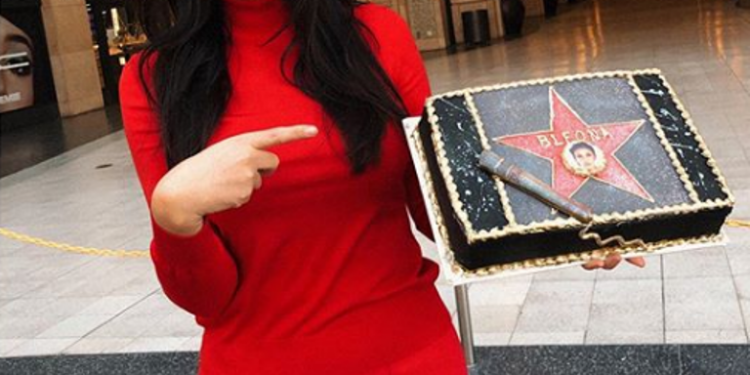 Bleona mburret dhe pranoi me krenari se ka fjetur me Van Damme Ja si duket dhe çfarë ka bërë sot aktori i madh!