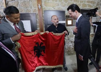 I lutem me gjithë shpirt Perëndisë, që z. Boletini të ketë nxjerrë kujin me Lulashin!