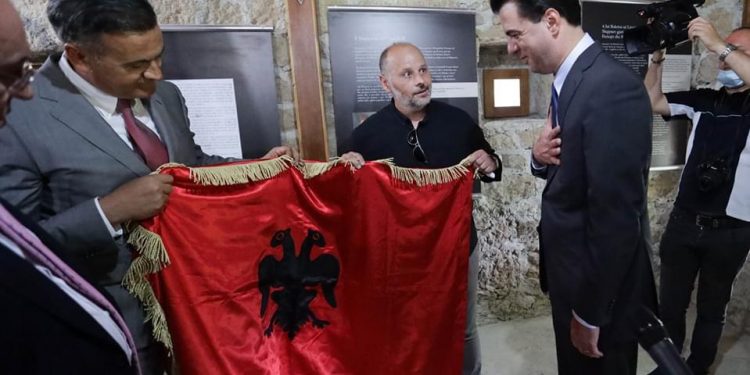 I lutem me gjithë shpirt Perëndisë, që z. Boletini të ketë nxjerrë kujin me Lulashin!