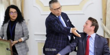 Bashkim Fino i prerë për shkarkimin e presidentit: Nuk mund të japim vërejtje me shkrim për shokun Ilir Meta, na përcaktoi grup kriminal