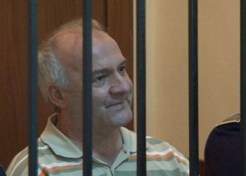 Video/ Si gënjeu Gjergji Thimio për rrahjen nga kunati i Niko Peleshit duke e lyer hundën me bojë