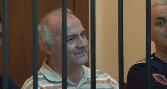 Video/ Si gënjeu Gjergji Thimio për rrahjen nga kunati i Niko Peleshit duke e lyer hundën me bojë