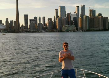 Kampioni Krist Prenga bën goditjen e radhës, blen super jahtin dhe lundron në Toronto