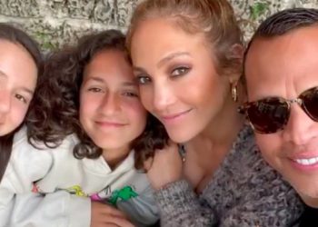 Superylli latin Jennifer Lopez feston ditëlindjen, partneri i kushton urimin më të ëmbël (Video)