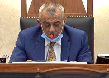 Foto/Disa deputetë nuk vendosin maskat, Ruçi u ben vërejtje: “Jepni shembulli të keq, ligjet nuk i bëjmë vetëm për qytetarët..”